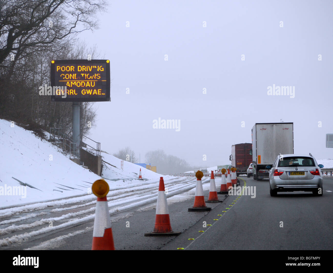 Poor motorway driving conditions during winter on the M4 west bound with fog and snow Stock Photo
