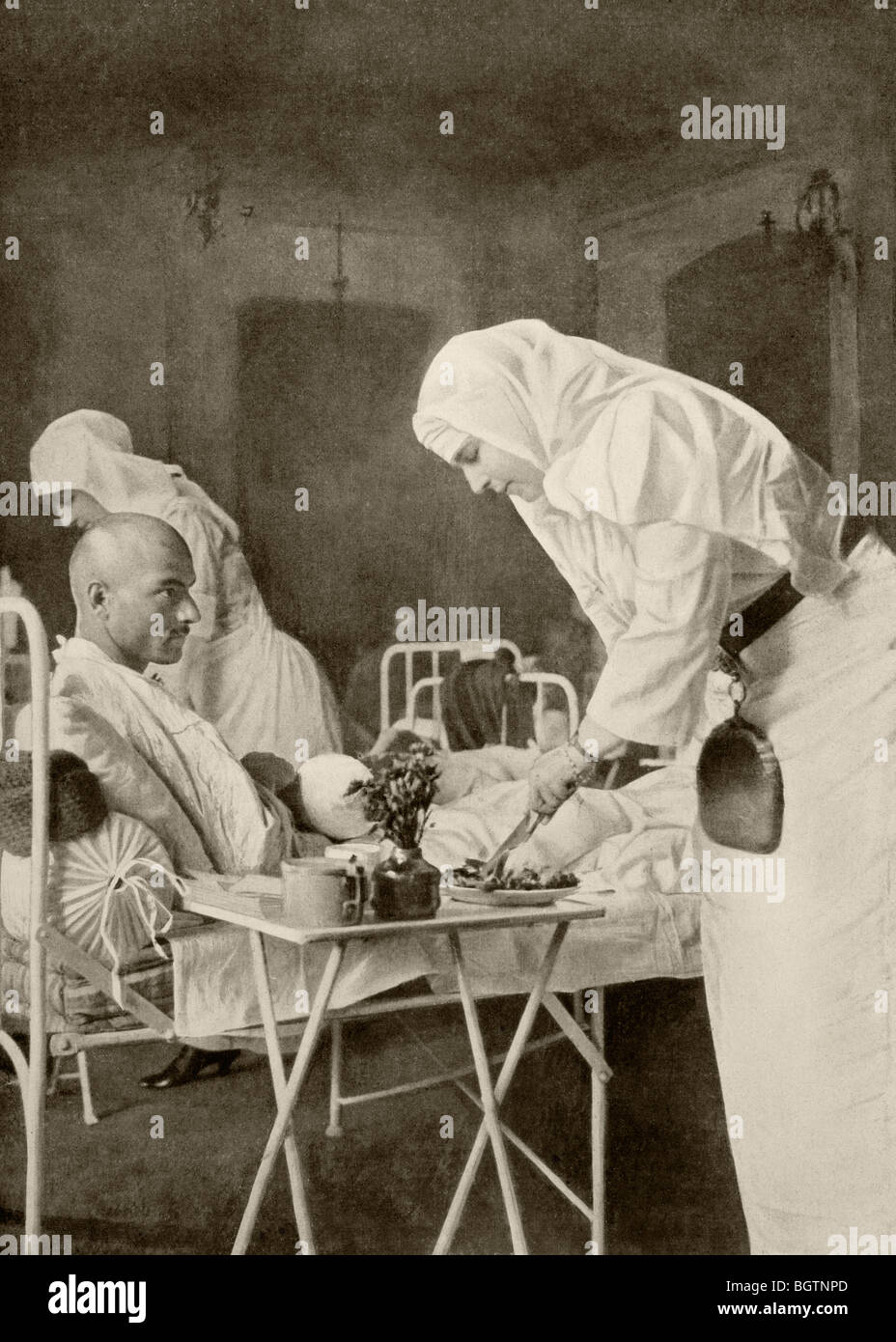 Queen Marie of Romania at the hospital bedside of a wounded soldier during the First World War. Stock Photo