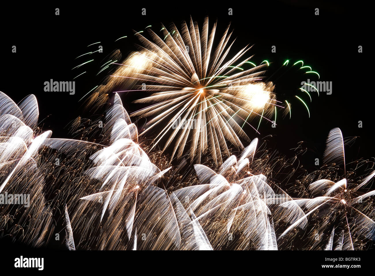 Fireworks burst hi-res stock photography and images - Alamy
