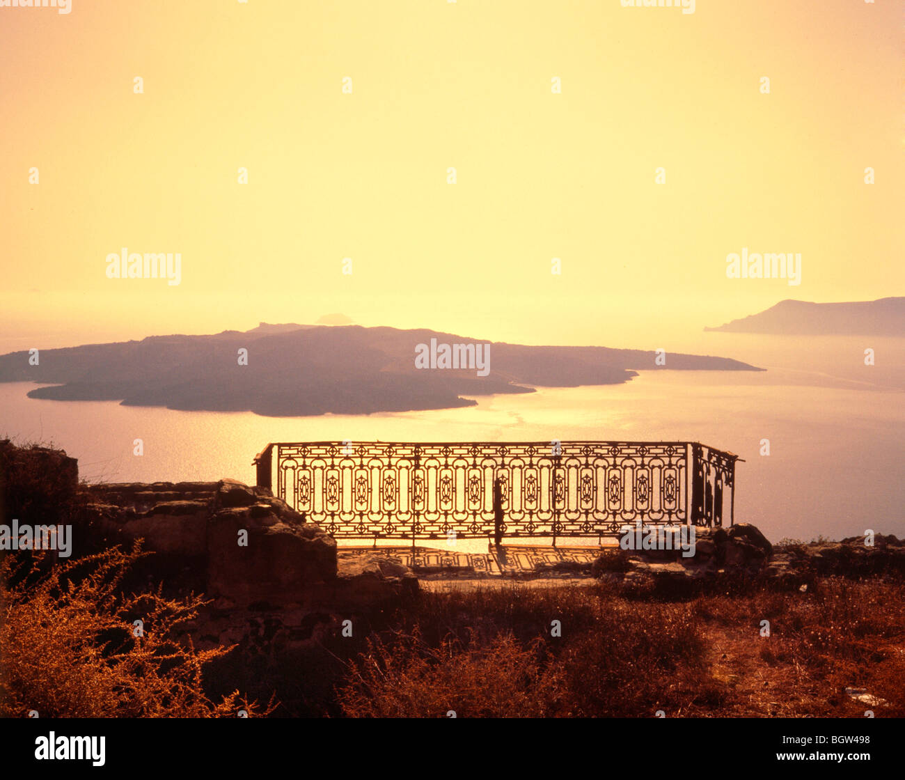 Santorini erdbeben hi-res stock photography and images - Alamy