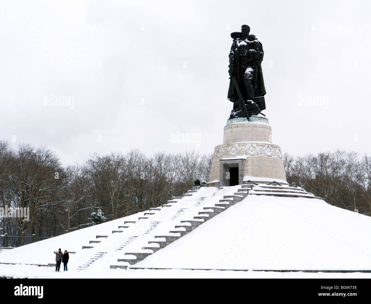 Soviet War memorial in Treptower Park Berlin in the snow in winter 20010 Stock Photo