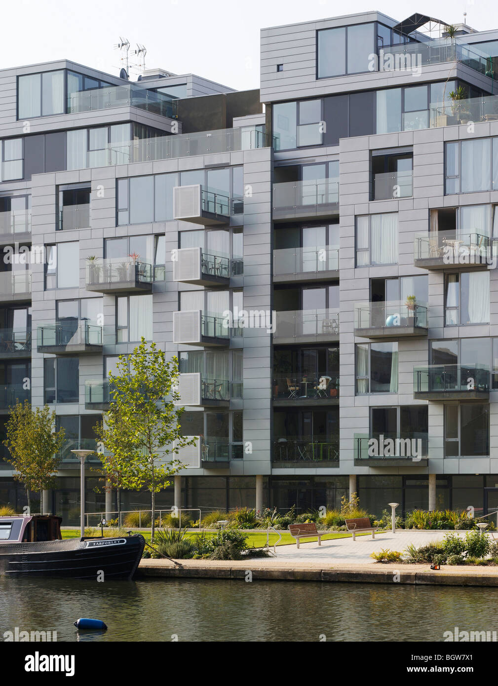 angel waterside flats view with canal Stock Photo Alamy