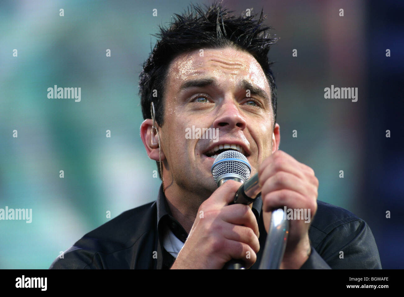 British singer musician Robbie Williams performing at Murrayfield Stadium, Edinburgh, Scotland, 28.06.2003 Stock Photo