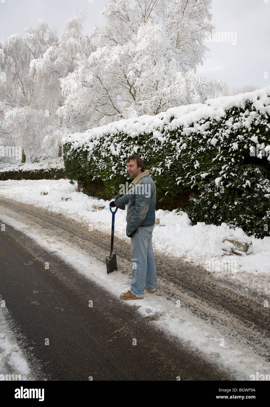Heavy snow and road hi-res stock photography and images - Alamy