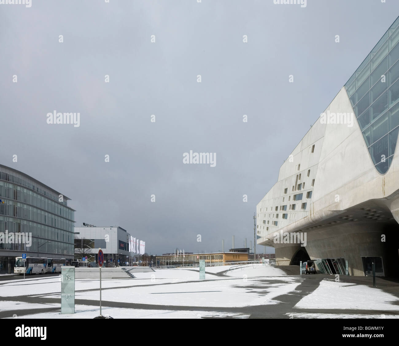 phaeno-science-centre-wolfsburg-germany-zaha-hadid-architects-with