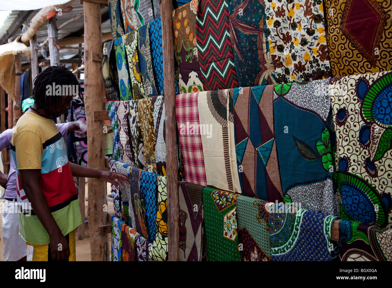 Shopping at the local market in Vilanculos, Mozambique, East Africa ...