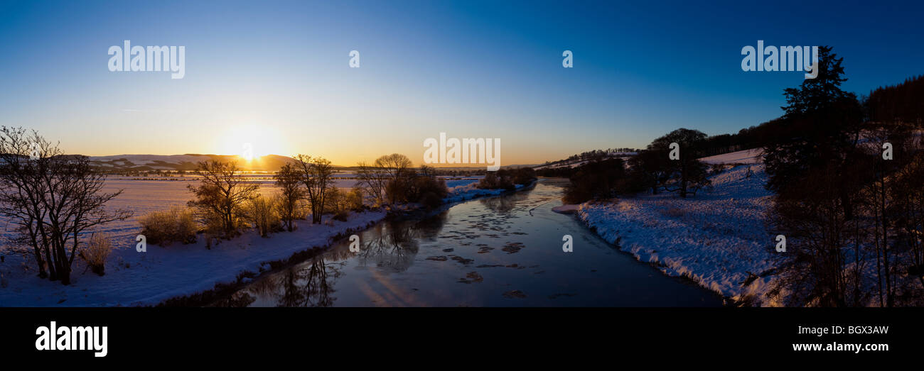Winter landscape river flowing hi-res stock photography and images - Alamy