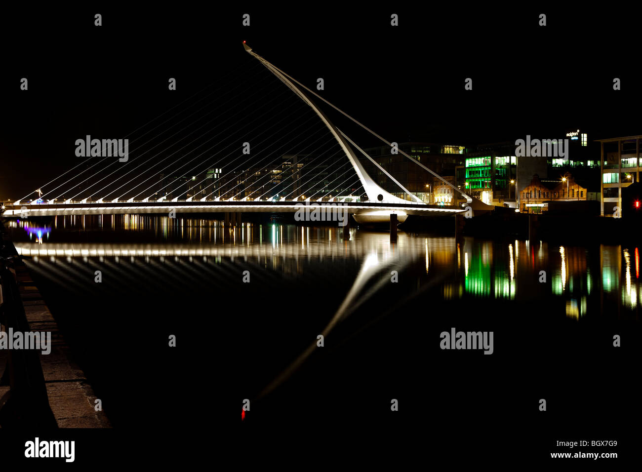 Samuel Beckett Bridge over the Liffey River at night, in Dublin ...