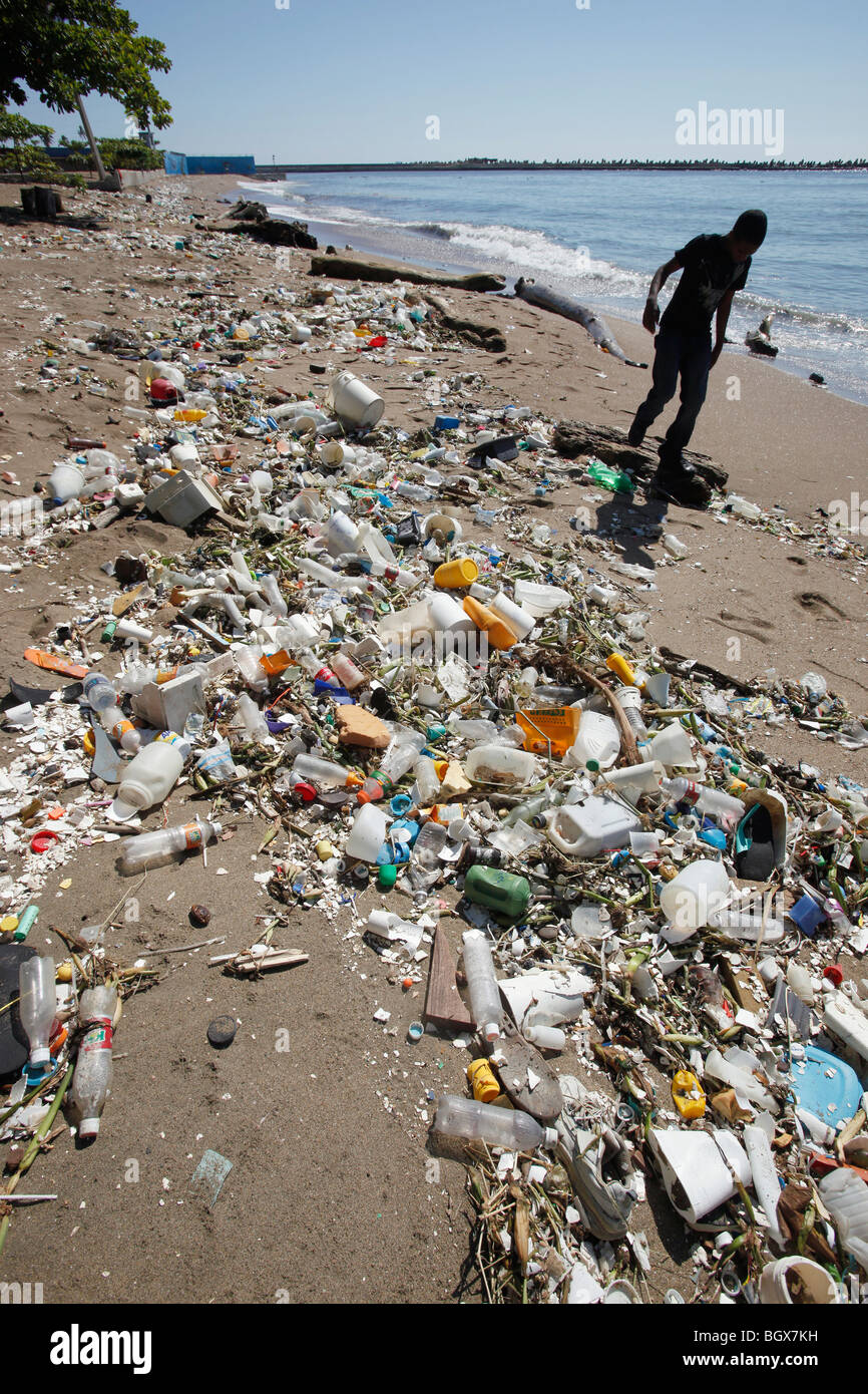 Plastic trash strewn beach, Santo Domingo, Dominican Republic Stock Photo