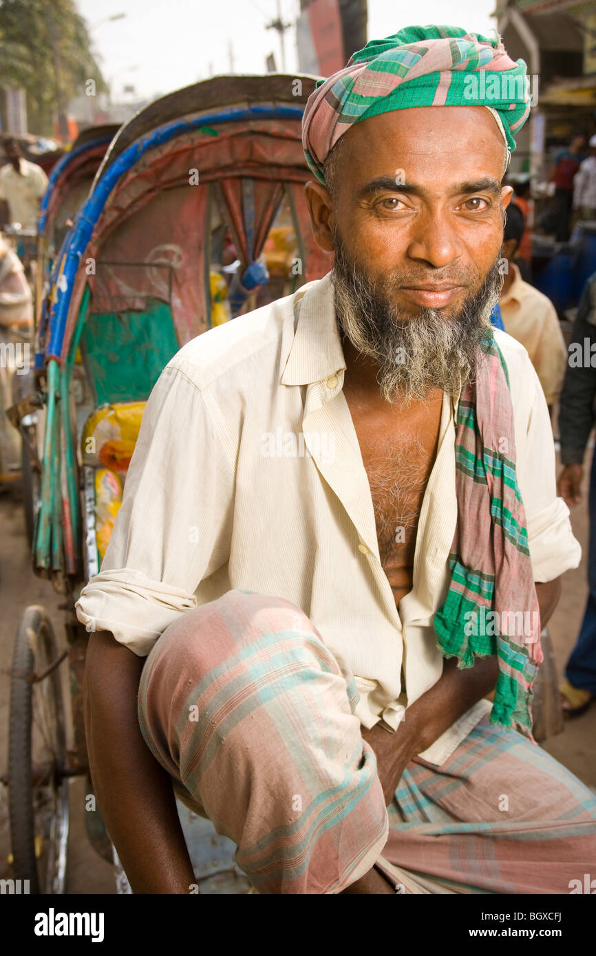 Rickshaw rider dhaka bangladesh hi-res stock photography and images - Alamy