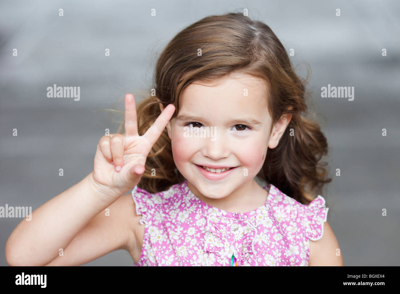 young girl holding up three fingers Stock Photo Alamy