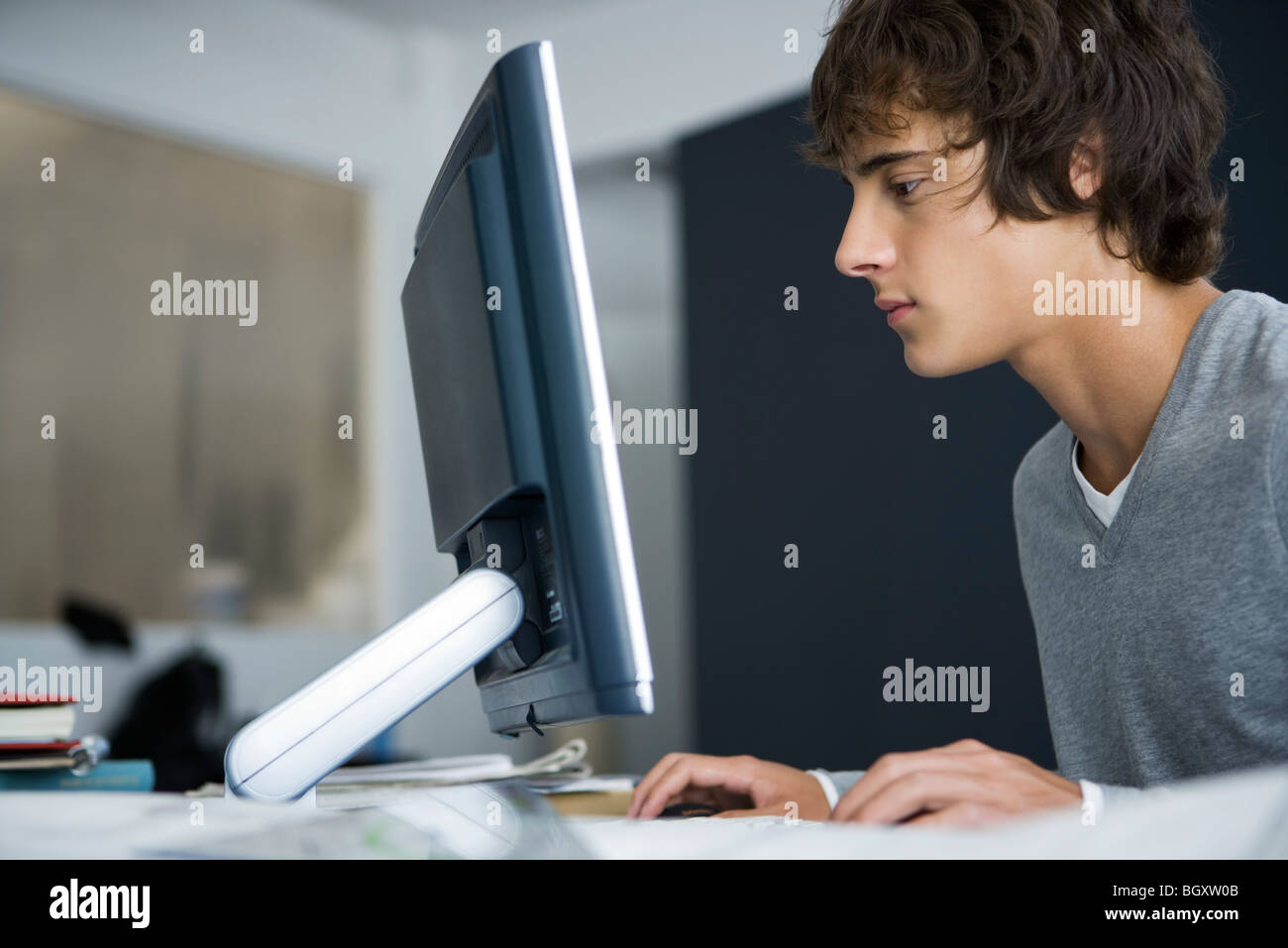 College student using computer Stock Photo - Alamy