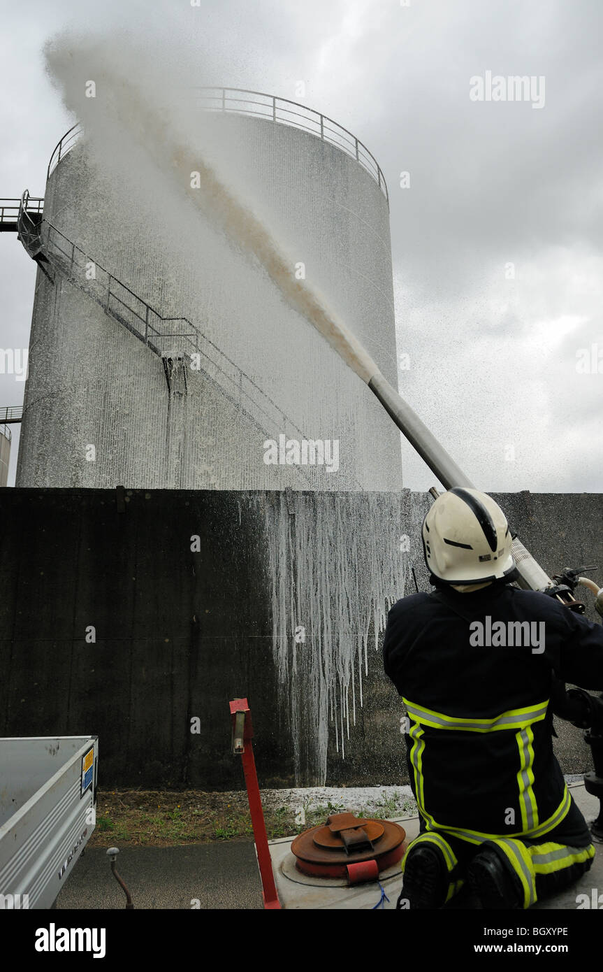 Expansion tank hires stock photography and images Alamy