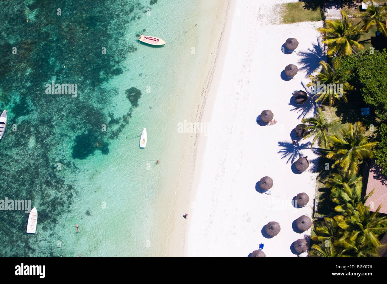 Tropical beach aerial hi-res stock photography and images - Alamy