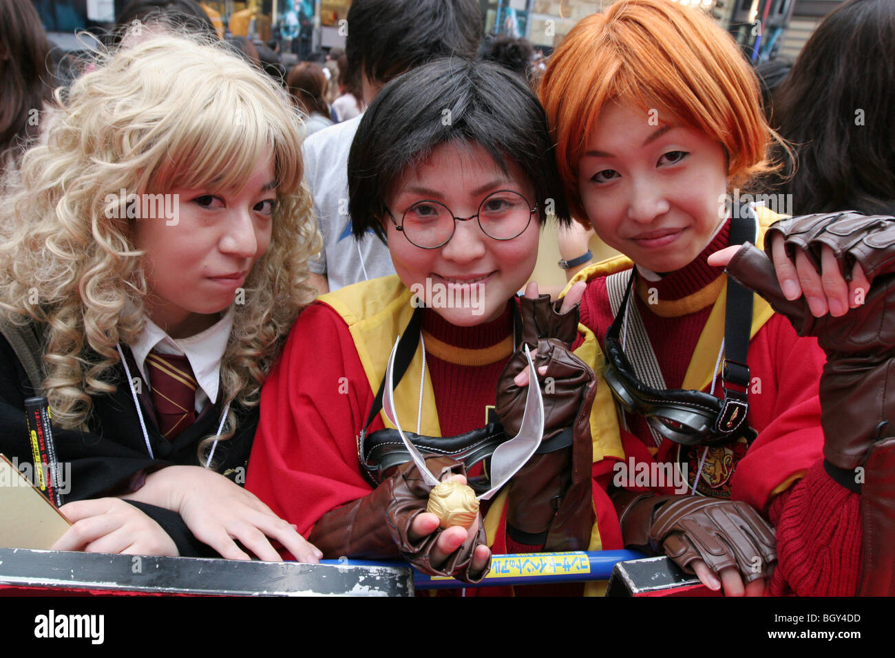 Japanese fans at the red carpet premiere of the 5th Harry Potter movie,Tokyo, Japan Stock Photo