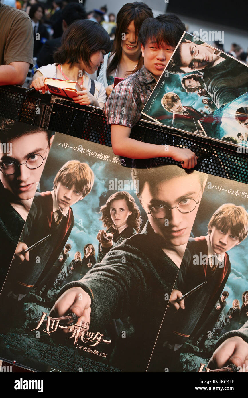 Japanese fans at the red carpet premiere of the 5th Harry Potter movie,Tokyo, Japan Stock Photo