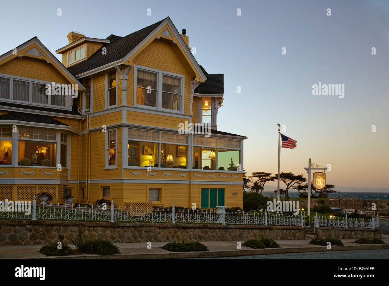 SEVEN GABLES INN was converted from a classic VICTORIAN HOME along SCENIC DRIVE - PACIFIC GROVE, CALIFORNIA Stock Photo