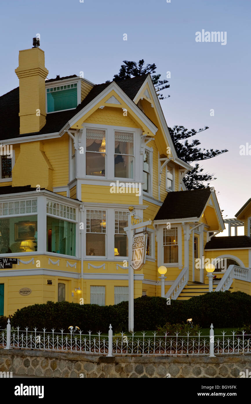 SEVEN GABLES INN was converted from a classic VICTORIAN HOME along SCENIC DRIVE - PACIFIC GROVE, CALIFORNIA Stock Photo