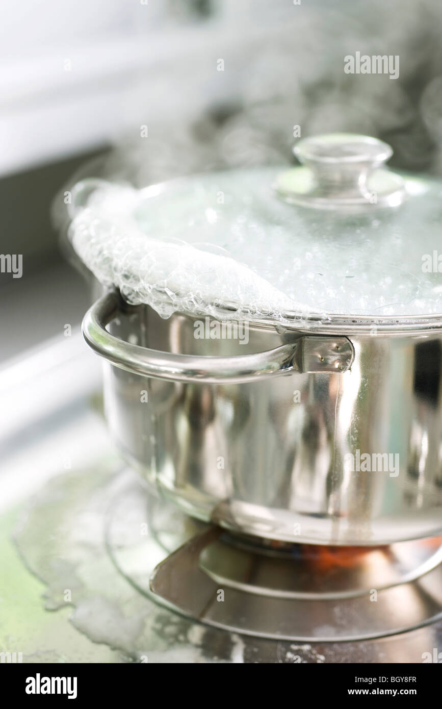 Boiling pot hi-res stock photography and images - Alamy