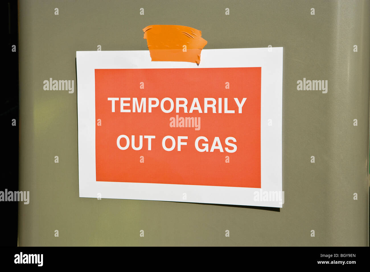 Sign at gas station reading 'Temporarily out of gas' Stock Photo