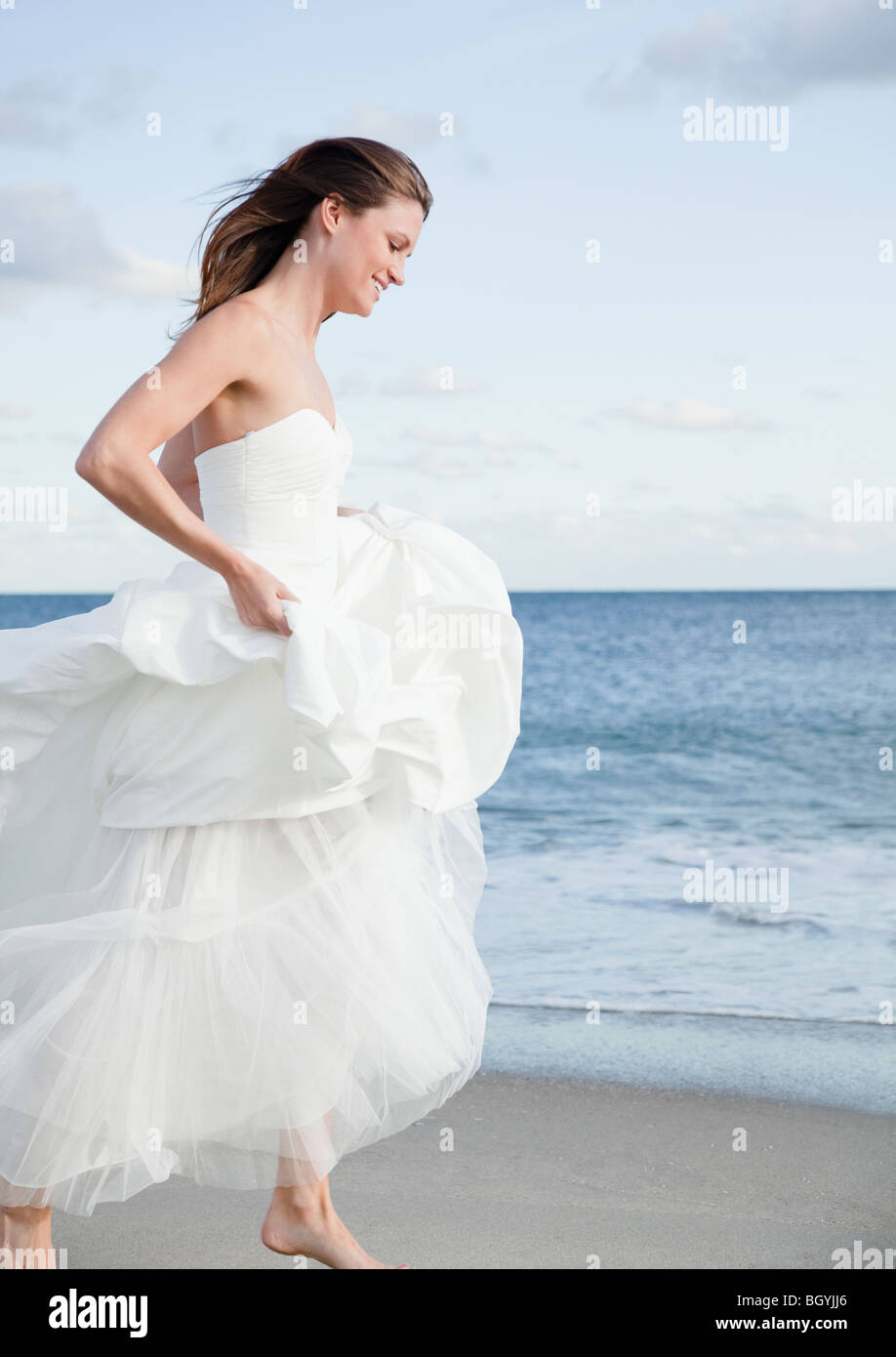 Bride in wedding gown hi-res stock photography and images - Alamy