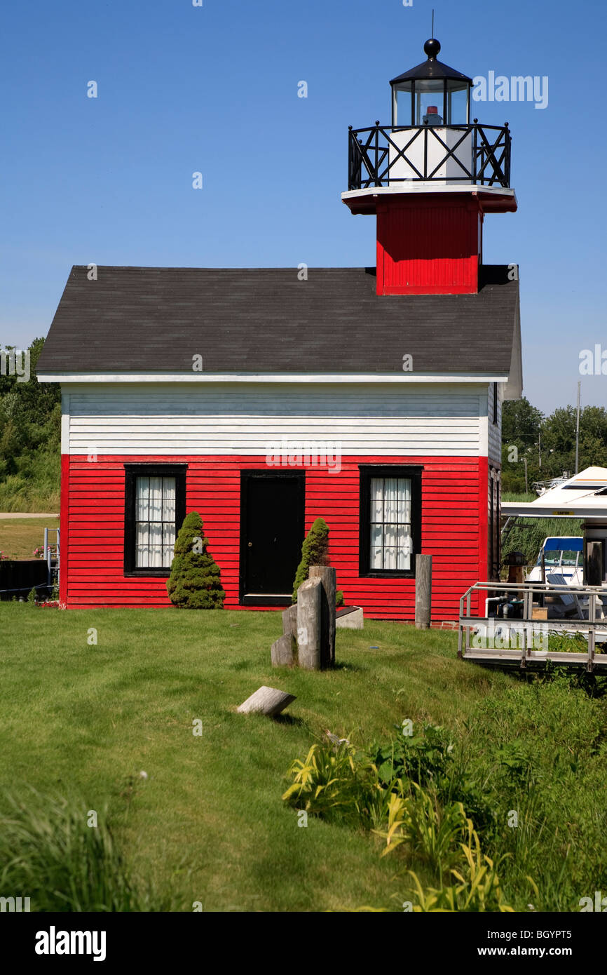 A scale replica of the 1859 Kalamazoo River Lighthouse, built in 2002 in Douglas next to the SS Keewatin Maritime Museum Stock Photo