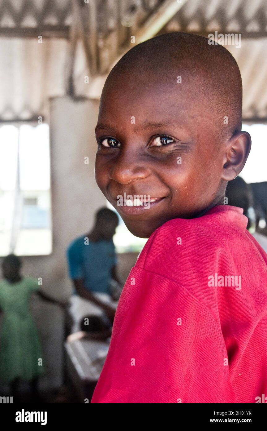 Observatory tæppe Menstruation A smiling schoolboy in a red shirt in the classroom of a village school in  Zanzibar Stock Photo - Alamy