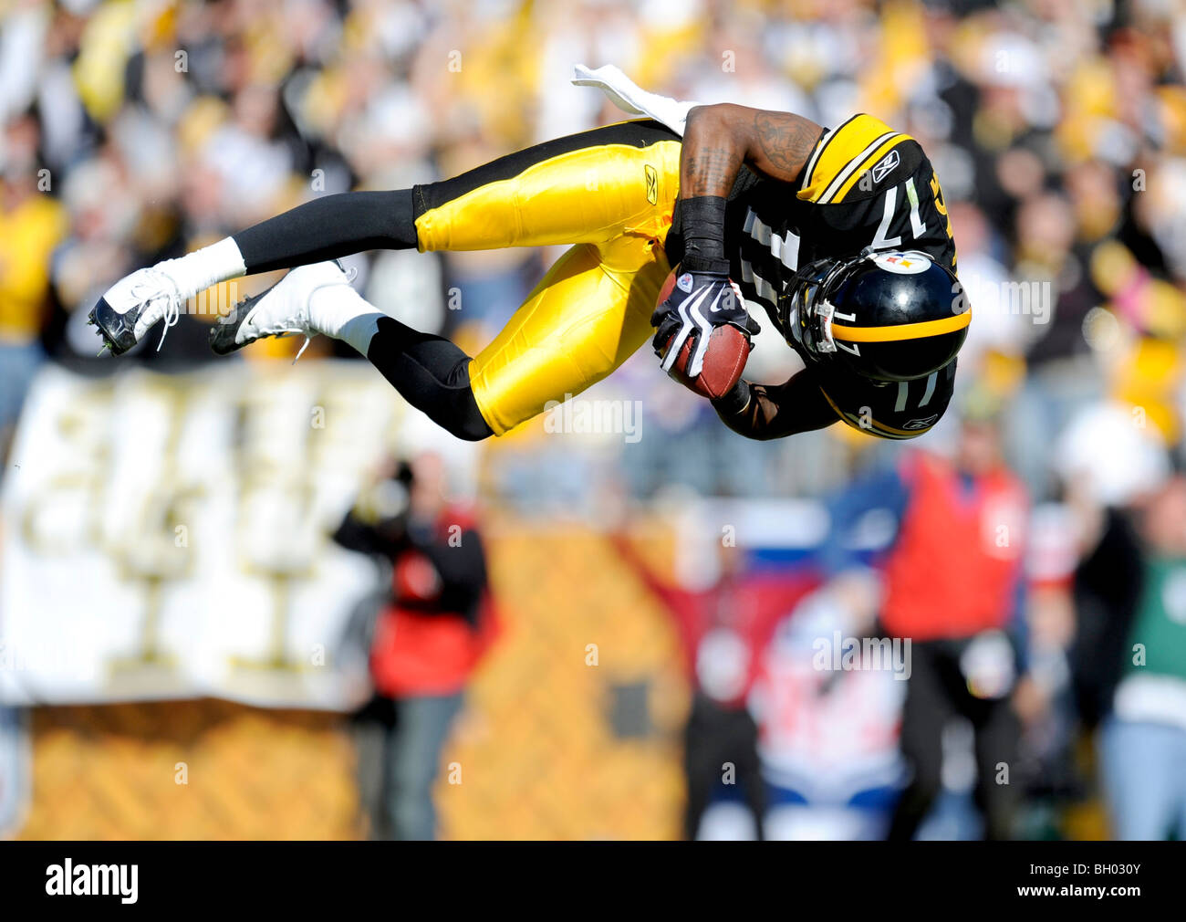 Mike Wallace #17 of the Pittsburgh Steelers jumps into the end zone after scoring a touchdown against the Minnesota Vikings Stock Photo