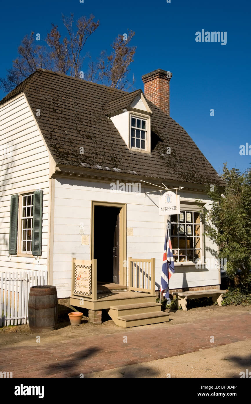 Old fashioned storefront hi-res stock photography and images - Alamy