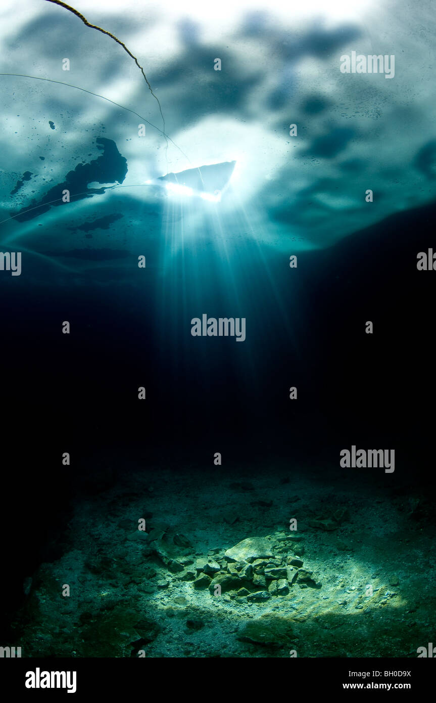 Underwater ice hires stock photography and images Alamy