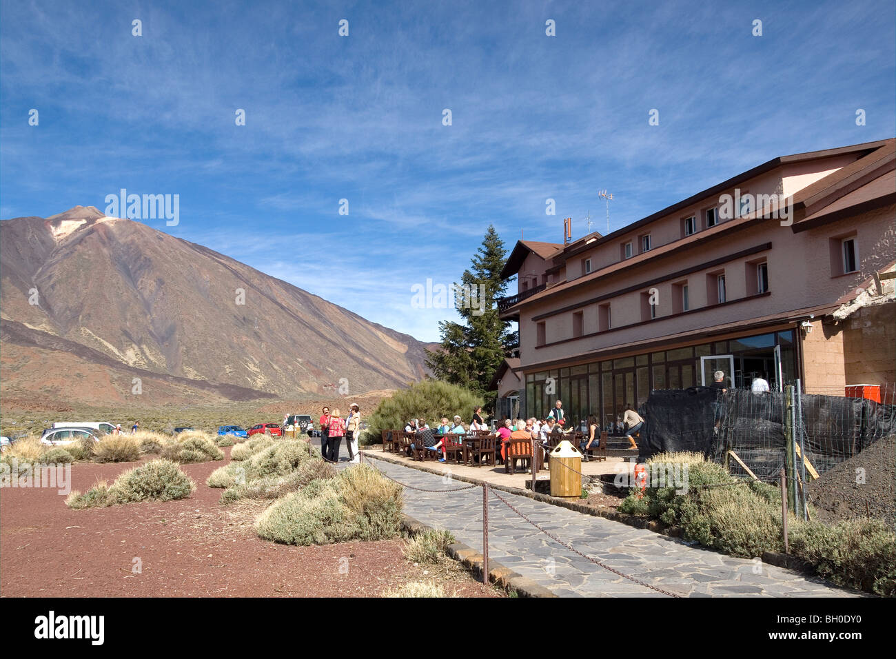 Tourists at the café at the Paradores Canadas del Teide near Mount
