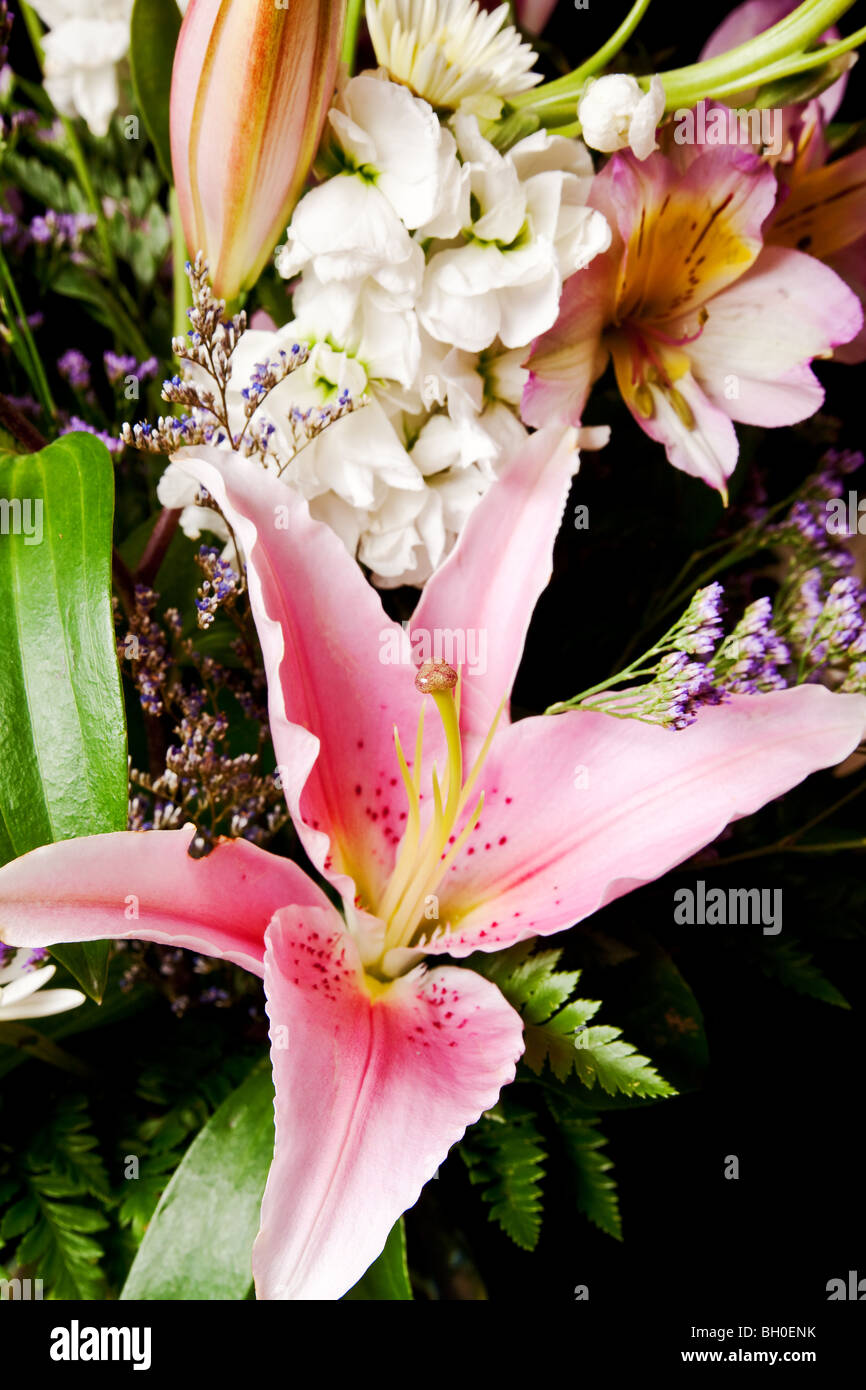 Flower bouquet hi-res stock photography and images - Alamy