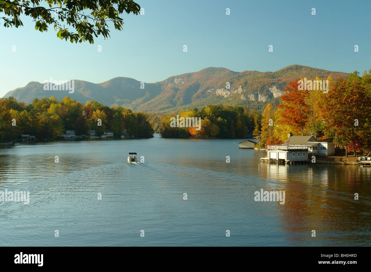 Lake Lure Nc North Carolina Lakefront Houses Boating Autumn