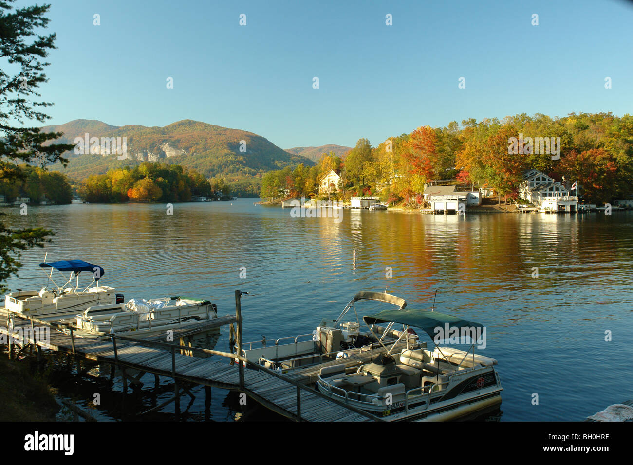 Lake Lure Nc North Carolina Lakefront Houses Dock Boats