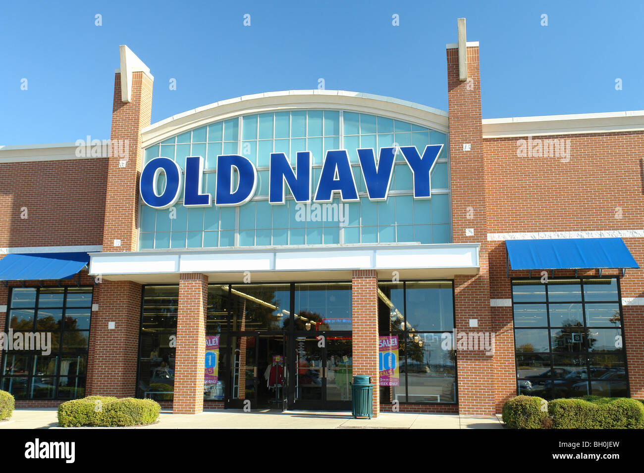 Old clothing store u s hires stock photography and images Alamy