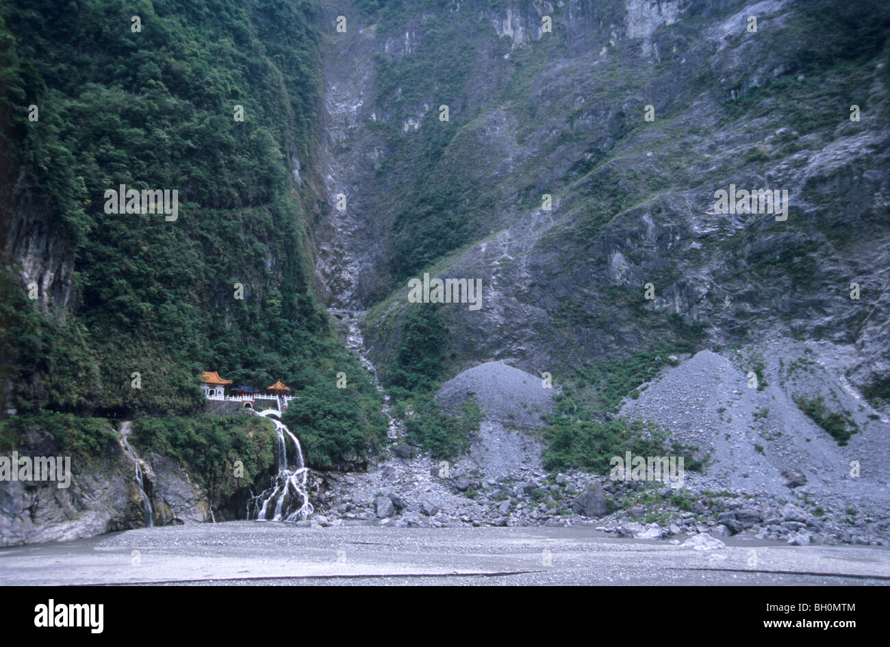 Taroko national park waterfall hi-res stock photography and images - Alamy