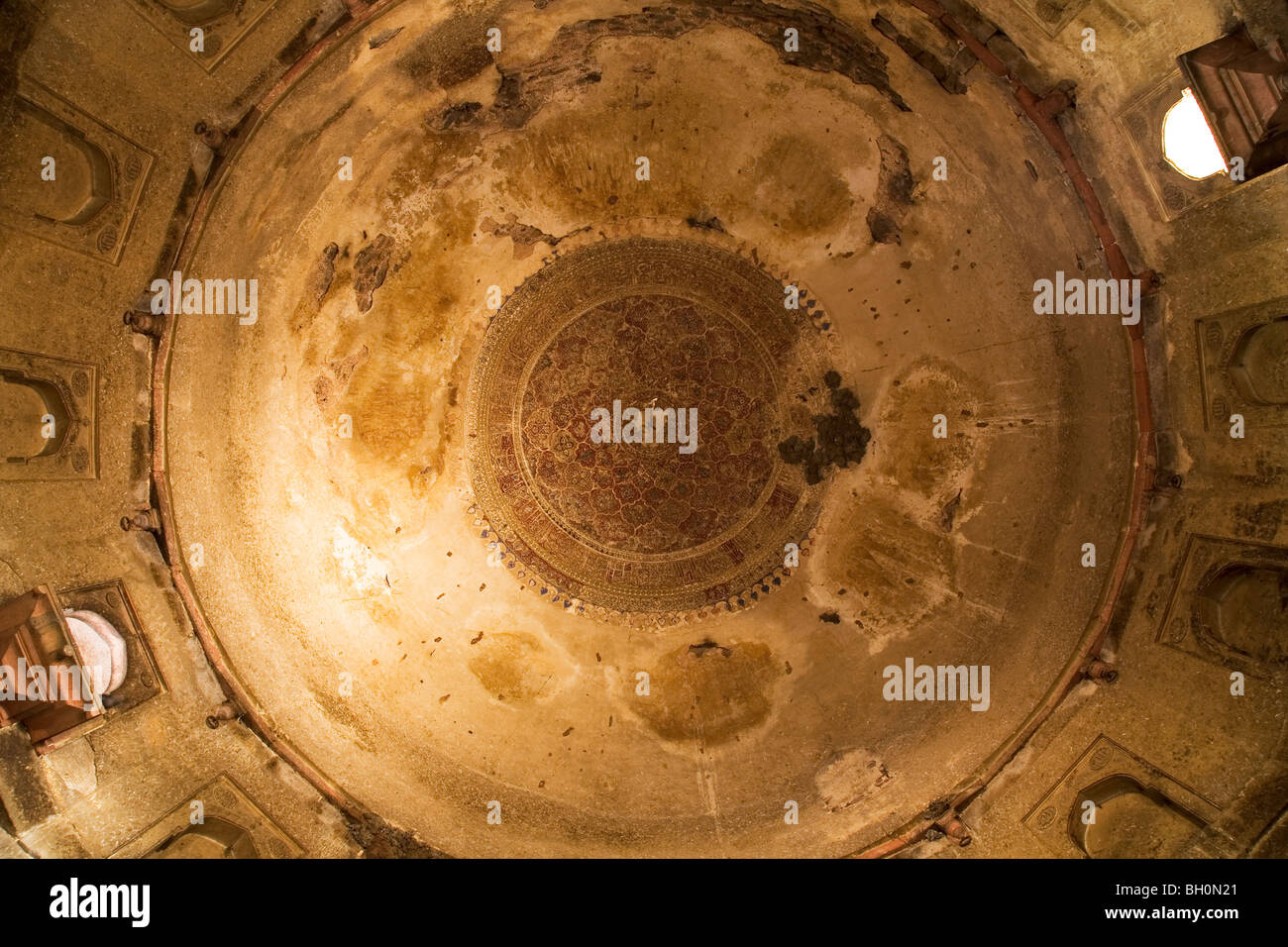 The ceiling dome of Isa Khan's Tomb in Delhi, India. Stock Photo