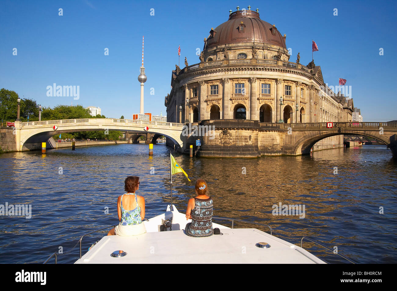 with the houseboat through Berlin Mitte (centre), Museumsinsel