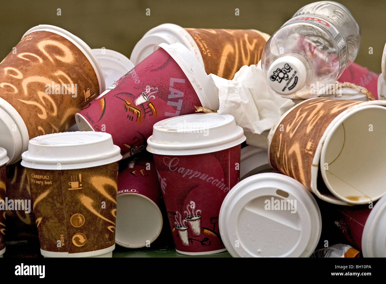 Throw away cups hi-res stock photography and images - Alamy