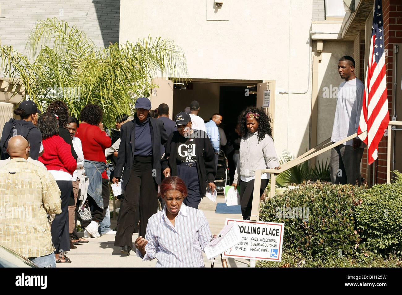VOTERS QUEUE AT POLLING PLACE U.S. PRESIDENTIAL ELECTION 200 ATHENS  SOUTH LOS ANGELES  CA  USA 04/11/2008 Stock Photo