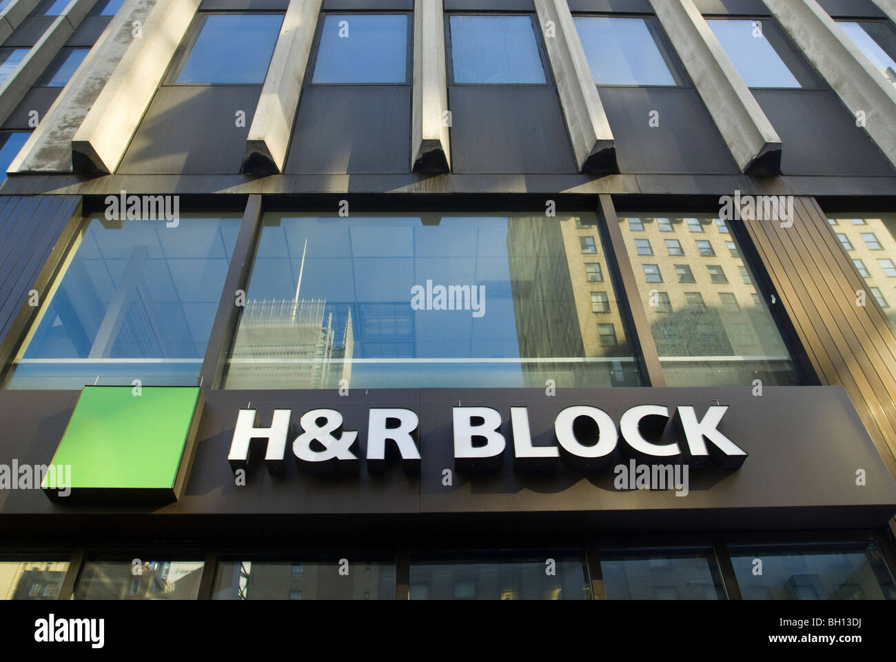 H&R Block opens it's flagship tax preparation office in Times Square in ...