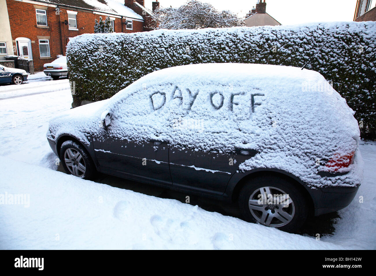 Day off written on car parked in driveway Stock Photo