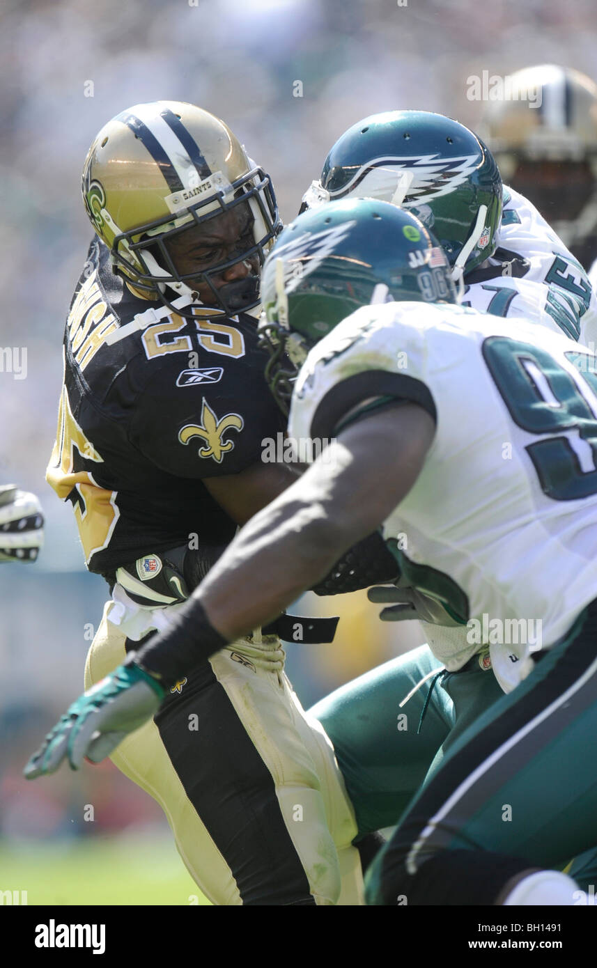 Reggie Bush #25 of the New Orleans Saints is tackled by Quintin Mikell #27  of the Philadelphia Eagles Stock Photo - Alamy