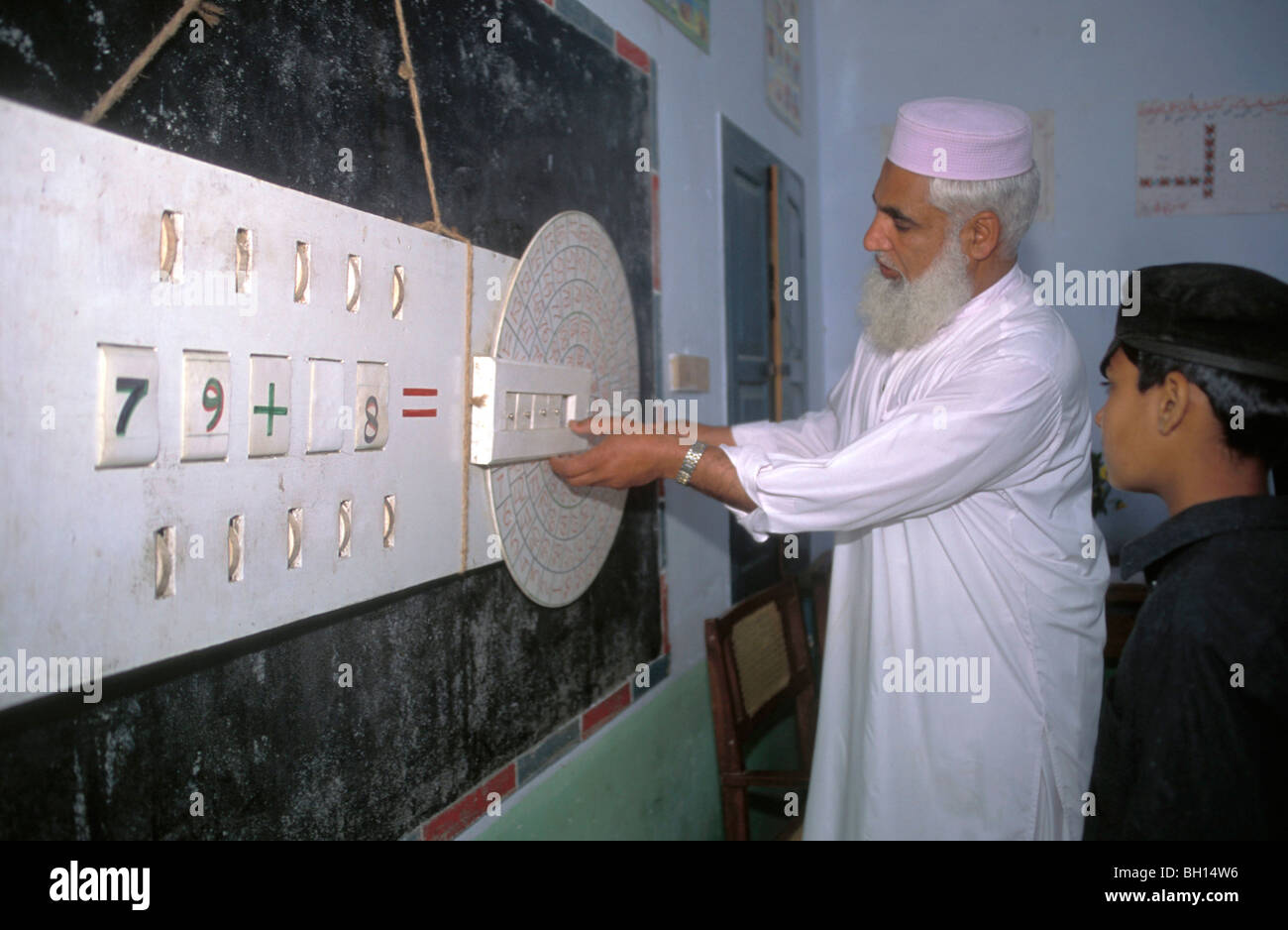 Pakistani Math Teacher PAKISTAN.TEACHER AND PUPIL LEARNING MATHS IN TRADITIONAL WAY AT ...