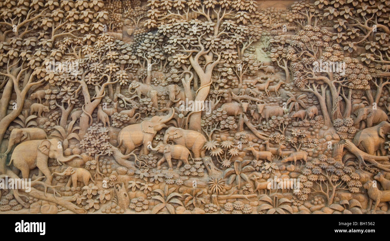 Wood Carving at Royal Thai Handicraft Center, Damnoen Saduak ,Ratchaburi Stock Photo