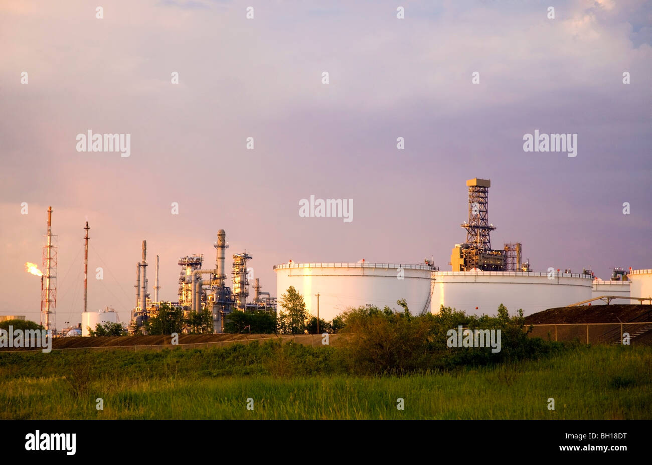 Oil refinery and storage tanks Stock Photo - Alamy