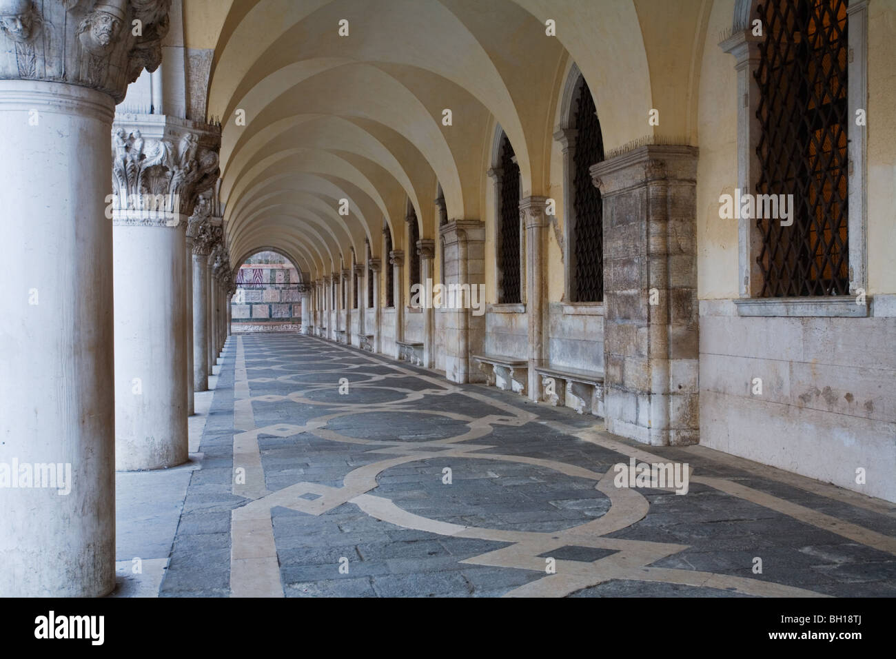 Venice in front of the doges palace hi-res stock photography and images ...