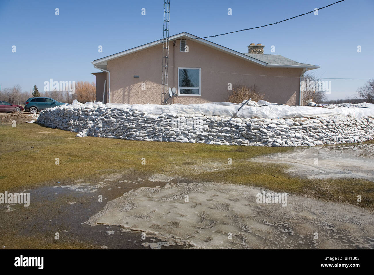 Dyke of sandbags around rural home to protect from Red River floodwaters, Manitoba, Canada Stock Photo