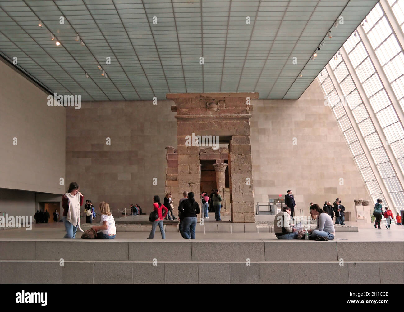 Egyptian Temple of Dendur inside the Metropolitan Museum of Art in New ...