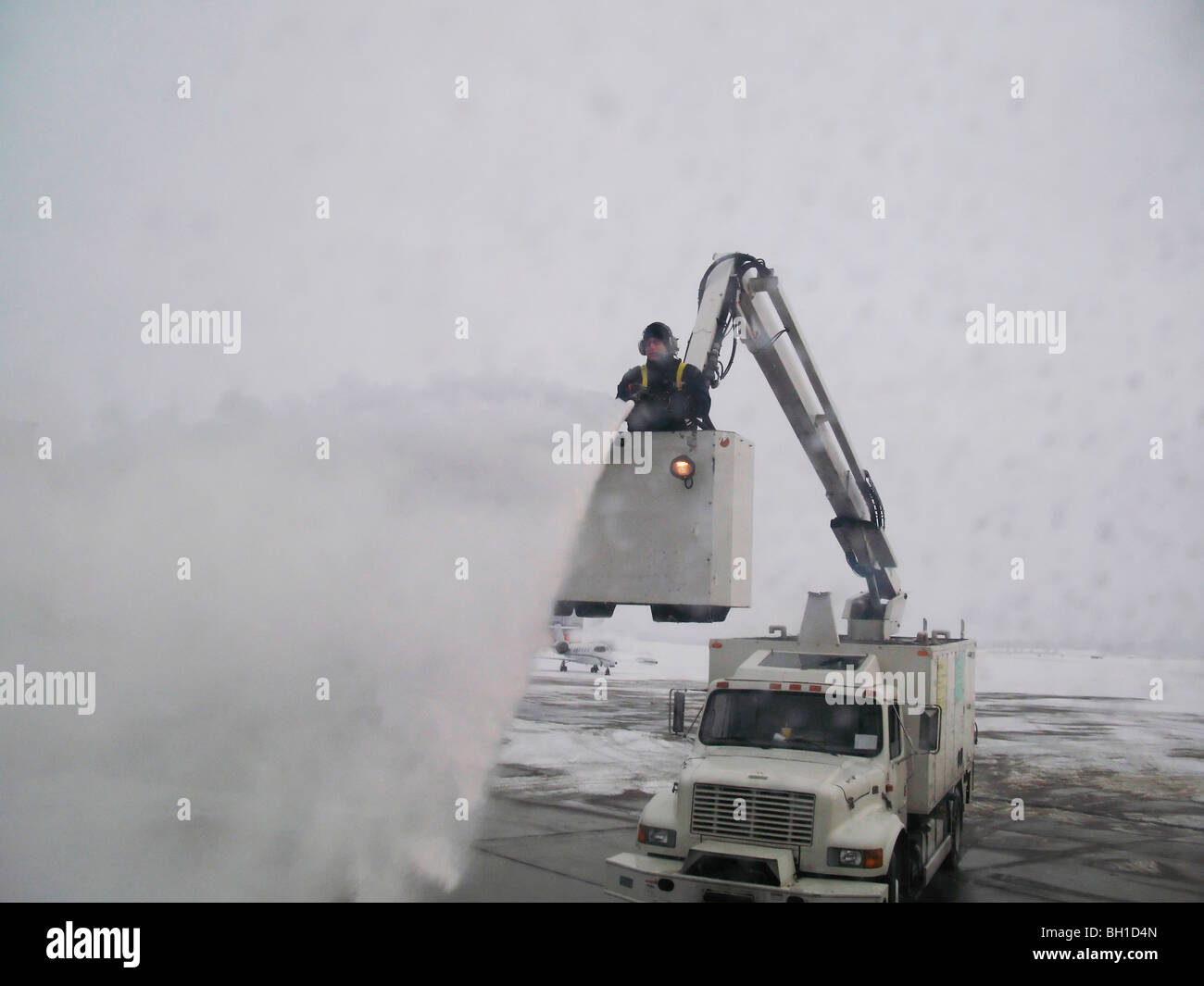 De-icing a plane in winter at the airport Stock Photo